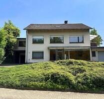 Beste Lage Dörentrup - 216m² Fläche, 851m² Grundstück, 2 Garagen