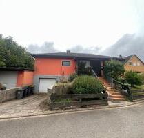 Winkelbungalow mit 2 Garagen Garten 693m² Keller in Antendorf - Auetal
