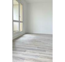 ** Erstbezug nach Renovierung , kleine schöne 3 Raumwohnung mit Balkon ** - Dessau-Roßlau
