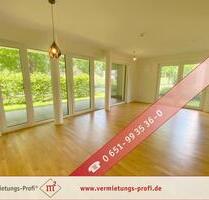 Lichtdurchflutete 2ZKB Erdgeschosswohnung mit Einbauküche, Parkett, Terrasse, TG-Stellplatz & traumhaftem Moselblick! - Trier Nord