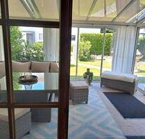 **Von Privat** Stilvolles Zweifamilienhaus in Unterschleißheim