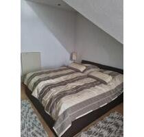 Möblierte 3 Zimmer DG - 900,00 EUR Kaltmiete, ca.  100,00 m² in Flörsheim am Main (PLZ: 65439)