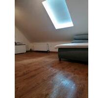 Gemütliche 1-Zimmer-Dachgeschosswohnung (ca. 30 m²) - Aldingen