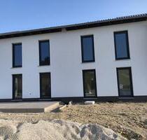 hochwertige Neubau DHH Eichendorf zur Vermietung