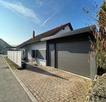 Traumhaftes Wohnhaus mit ELW, Garten,Pool und großer Garage - Möckmühl