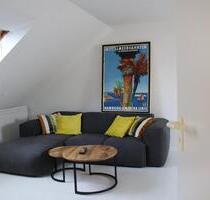 Möblierte 2 Zimmer Single–Dachgeschosswohnung mit Gartenblick - Frankfurt am Main Fechenheim