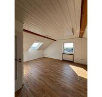 Helle DG-Wohnung mit Charme – Top modernisiert & ruhige Lage - Röthlein