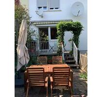 Gepflegte 2-Zi Wohnung (4 Familienhaus), Gartenanteil - Stuttgart Stuttgart-West