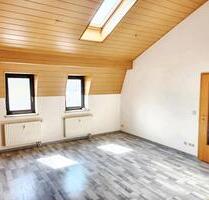 Sonnige 4,5 Raum DG-Whg mit Einbauküche, 2 Bäder - Reichenbach im Vogtland