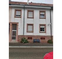 Gepflegtes Mehrfamilienhaus mit 3 Wohnungen in Pirmasens
