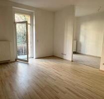 Geräumige EG 3-Raum-Wohnung mit Balkon und zusätzlichen Gäste WC - Chemnitz Kapellenberg