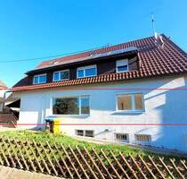 Sonnige 4-Zi.-Wohnung mit großer Terrasse und zwei Stellplätzen - Weinstadt