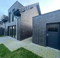 DHH mit Garage und Garten - 1.290,00 EUR Kaltmiete, ca.  105,00 m² in Emmerich am Rhein (PLZ: 46446)