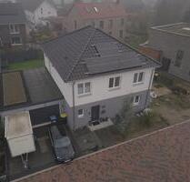 Hochwertiges EFH mit PV Anlage Terrasse Garten Doppelgarage Pool - Lehrte