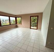 Helle 2-Zimmer-Wohnung mit Weitblick Balkon und EBK in Pforzheim