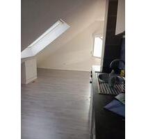 2-Zimmer Dachgeschosswohnung mit Fußbodenheizung [Neu renoviert] - Schwäbisch Gmünd