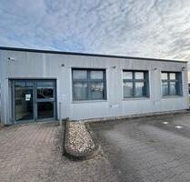 Gewerbeimmobilie mit Parkplatz & großer Stellfläche zu vermieten - Bersenbrück