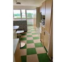 Vollmöbliertes 1-Zimmer-Apartment mit Tiefgaragenstellplatz - Hof Christiansreuth
