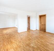 ERSTBEZUG nach Sanierung! – Hochwertige 2-Zimmer-Wohnung mit übergroßem Balkon (WE 3) - Geiselhöring