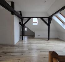 Moderne DG-Wohnung mit neuer Einbauküche + PKW-Stellplatz - Bautzen