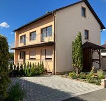 Freistehendes Einfamilienhaus mit Garten, Garage, Stellplatz - Lichtenfels