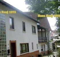 Zwei Häuser mit Balkon zwischen den Häusern. - Obermoschel