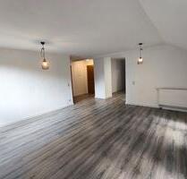Exklusive 3 Zimmer Wohnung, Einbauküche, Badewanne, ruhige Lage - Oelsnitz (Vogtland)