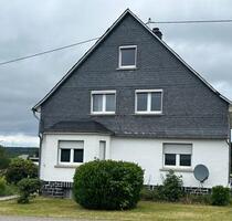 Gepflegtes Ein-Zweifamilienhaus in zentraler Lage! - Höhn