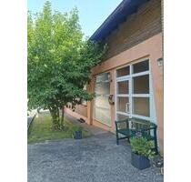 Einfamilienhaus mit Garten, Balkon & 2 Garagen in Hürth Kendenich