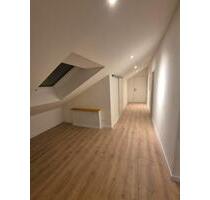 Moderne 3.5 Zimmer - Whg. (95 m²) Mit Balkon und EBK - Hambrücken
