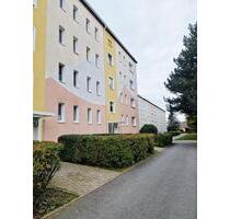 2-Raum-Wohnung mit Balkon in zentraler, ruhiger Wohngegend - Limbach-Oberfrohna