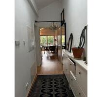 Moderne DG-Wohnung mit Balkon und TG in Münsing- teilmöbliert - Berg