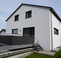 Doppelhaushälfte - 637.000,00 EUR Kaufpreis, ca.  117,00 m² in Buch am Erlbach (PLZ: 84172)