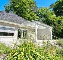 ZUR MIETE! Hochwertiger Bungalow in erstklassiger Lage mit Blick ins Grüne! - Lütjensee