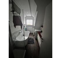 Moderne helle renovierte 3 Zimmer DG Wohnung mit großem Balkon vo - Gersthofen