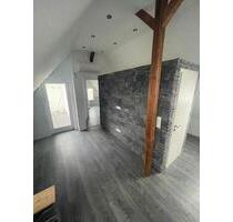 Modern Dachgeschosswohnung mit Balkon in ruhiger Wohnlage - Frankfurt am Main Nord-West