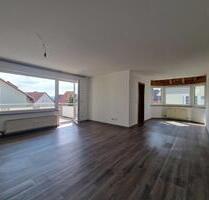 Renovierte 2-Zimmer Wohnung mit Einbauküche, Balkon und Tiefgaragenstellplatz - Villingen-Schwenningen