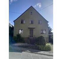 Haus mit 5 Schlafzimmern Carport für 2 Autos Terasse zu verm. - Hetzerath