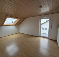 Helle Dachgeschosswohnung mit großem Balkon in Dietmannsried