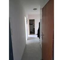 Zwei Zimmer Wohnung+Garage in Köln Buchheim