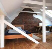 Innenstadt, schöne möblierte Dachgeschosswohnung,3 Zimmer 3 Bäder - Göttingen Oststadt