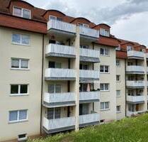 3-Zi.-Wohnung mit Balkon im EG eines MFH in Königsee zu vermieten.