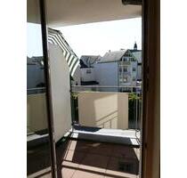 renovierte 2-Zimmer Wng am Stadtzentrum mit kleinem Balkon und Einbauküche - Crimmitschau