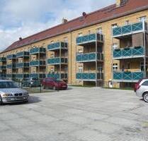 3 Zimmer mit 8 m² Balkon!!, Bad mit Sitzdusche - Delitzsch