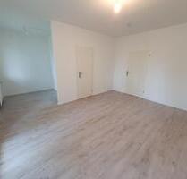 Renovierte Singlewohnung mit verglasten Balkon im Hochparterre - Ab dem 20.10.2025 - Neubrandenburg Datzeberg
