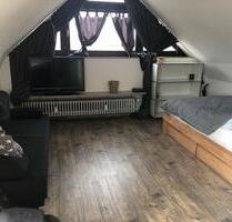 Dachgeschoss Apartment voll möbliert, frei ab 1. Juni - Düsseldorf Stadtbezirk 5