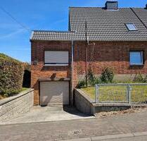 Doppelhaushälfte mit Nebengebäude und Garten - Brüel