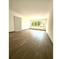 Modernisierte, drei Zimmer Wohnung mit Einbauküche und Terrasse - Köln Nippes