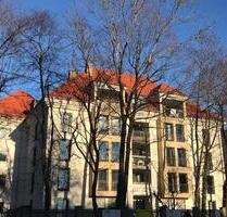 Möblierte 2-Zimmer-Dachgeschosswohnung in Bestlage mit Balkon - München Moosach