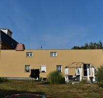 Idyllische 4 Zimmer-Wohnung mit eigenem Garten und Terrasse - Südliches Anhalt